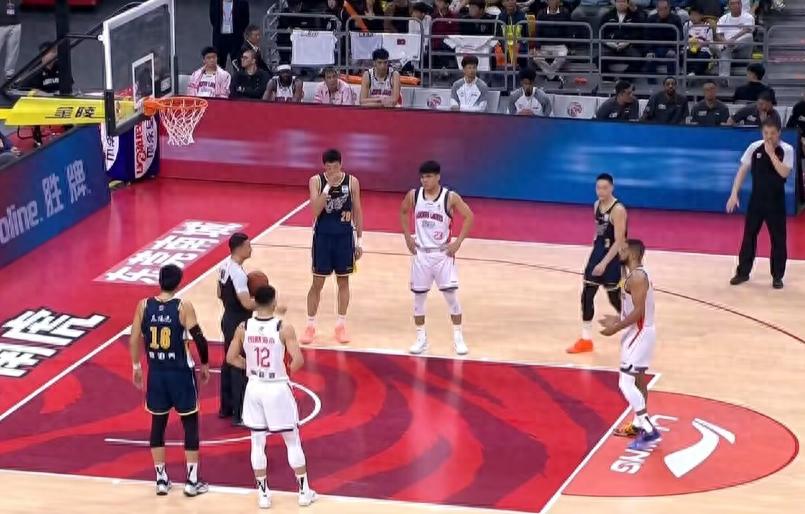 徐杰砍17+9郭艾倫低迷僅9+4 廣東男籃險勝廣州奪開賽三連勝